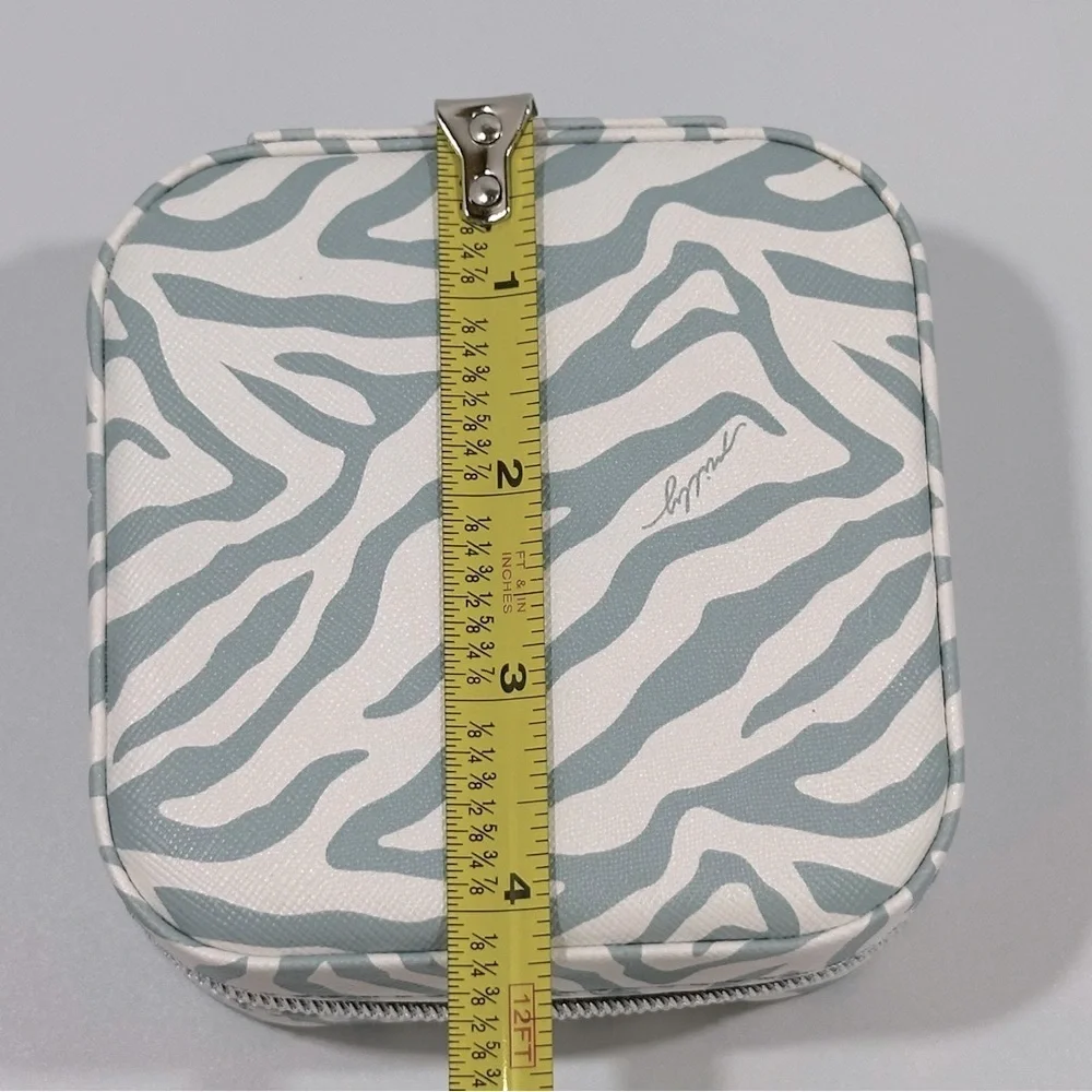 Milly Gray & White Animal Print Zip Closure Jewelry Travel Organizer Carrier New